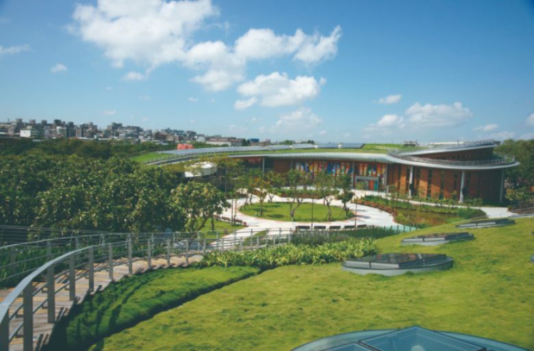 Taipei Expo Dome transforms into city's first big vaccination site