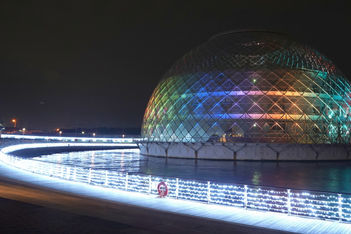 A new entertainment space is shining in Osaka Bay