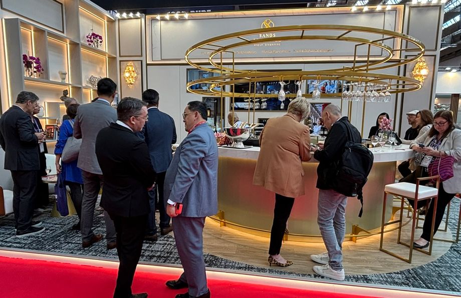Sands Lifestyle Pavilion featured a living room concept, with a bar as the centrepiece.