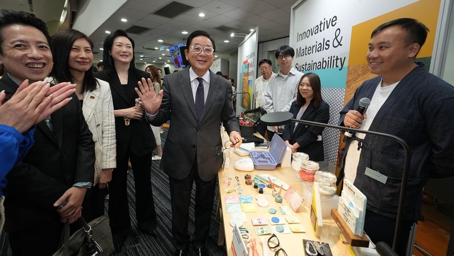 With innovative materials and sustainability exhibitors, from left: Zacharias Cheng, president of the Innovative Entrepreneur Association; Jenny Koo, deputy executive director of HKTDC; Katherine Fang, chairman of the HKTDC Garment Advisory Committee; Jeffrey Lam, chairman of the HKTDC Home InStyle and Hong Kong Gifts & Premium Fair Organising Committee.