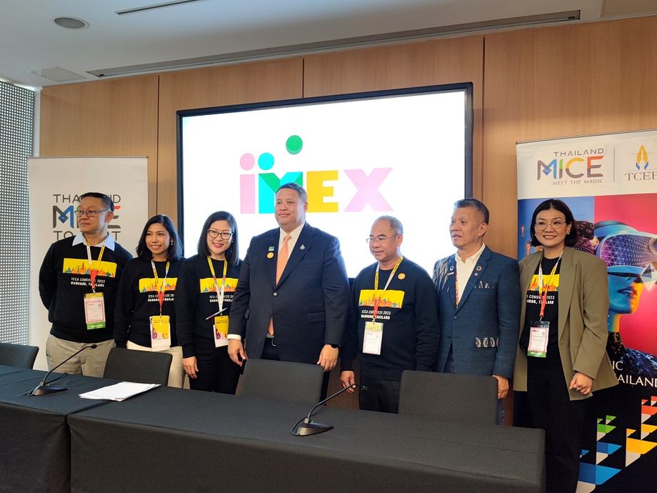 TCEB president, Chiruit Isarangkun Na Ayuthaya (middle), led the 29-organisation delegation from Thailand to IMEX Frankfurt 2023.
