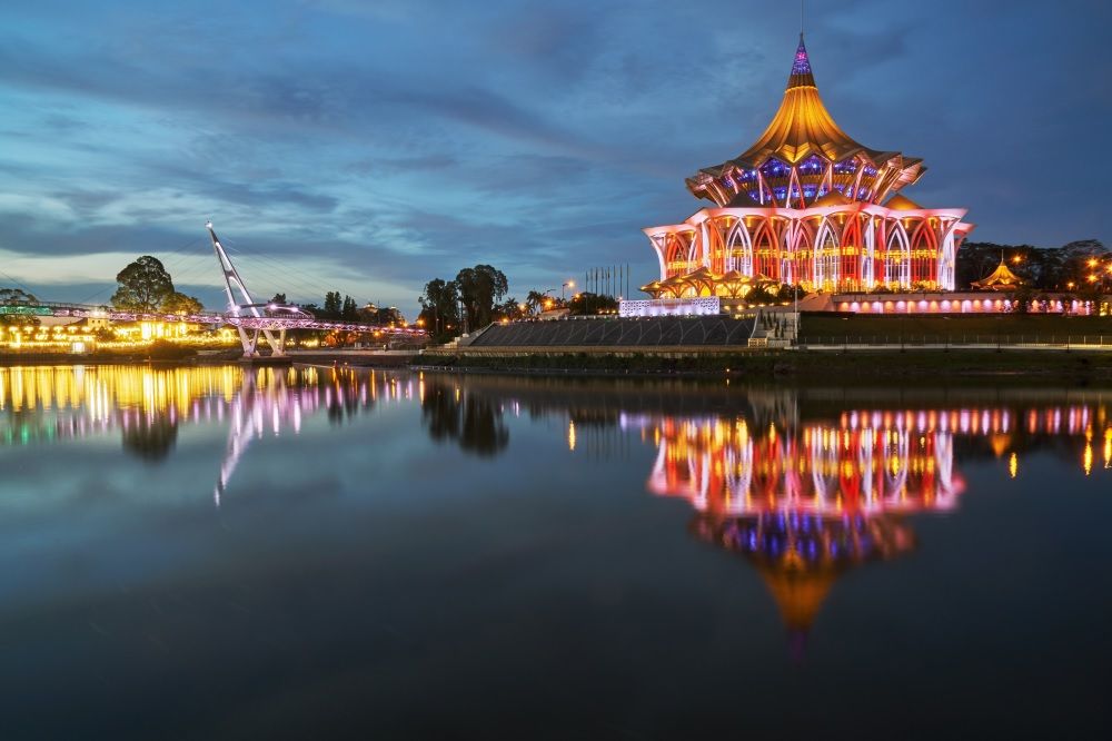 Rain fails to stop over 20,000 attending Malam Pentakosta in Kuching