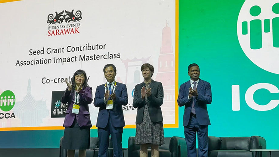 (from left): BESarawak’s Amelia Roziman and Hii Chang Kee; and ICCA’s Marta Gomes and Senthil Gopinath.