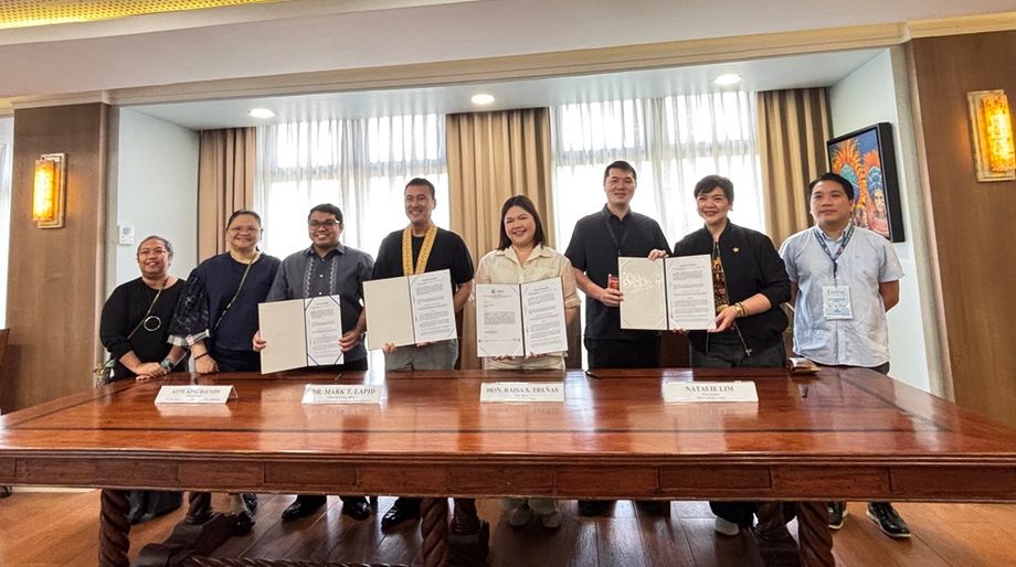 Iloilo City Mayor Raisa Treñas-Chu and Tourism Infrastructure and Enterprise Zone Authority (TIEZA) COO Mark Lapid lead the Memorandum of Agreement (MOA) signing for a P17.6 million grant aimed at strengthening Iloilo City as a MICE destination.