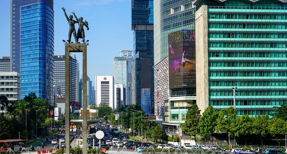 Cost-cutting measures trigger occupancy slumps and mass layoff risks across Indonesia.