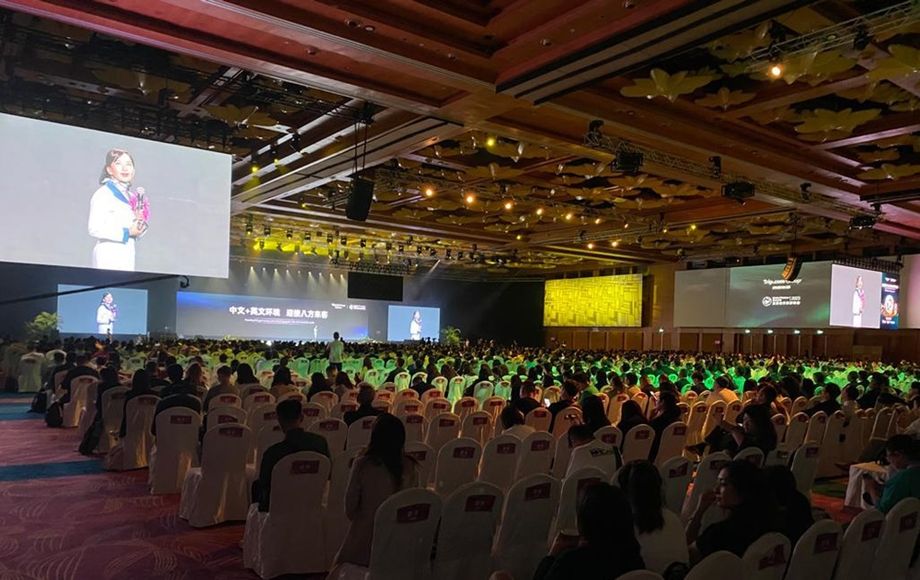 The audience listens to a welcome speech by Trip.com’s Jane Sun.