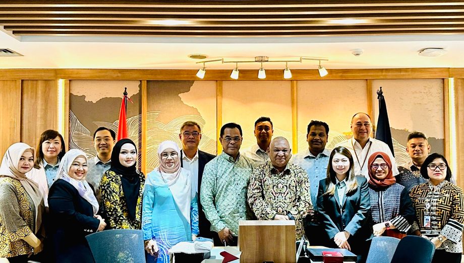 MyCEB’s Azman Haji Tambi Chik and the Malaysian delegation pay a courtesy visit to the Ministry of Tourism and Creative Economy’s Vinsensius Jemadu.