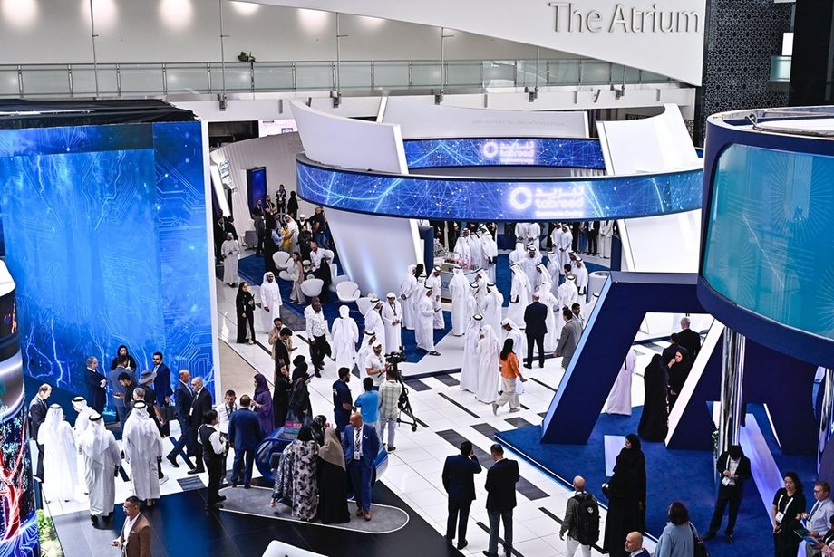 The Abu Dhabi National Exhibition Centre boasts the Middle East’s largest venue, featuring 12 halls, extensive meeting spaces, and cutting-edge tech, all near six on-site hotels.