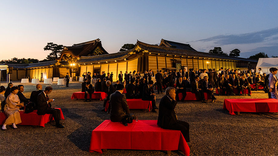 Nijo Castle offers a historic yet functional venue in Kyoto, featuring traditional architecture, spacious grounds, and a hall for meetings of up to 400 guests.