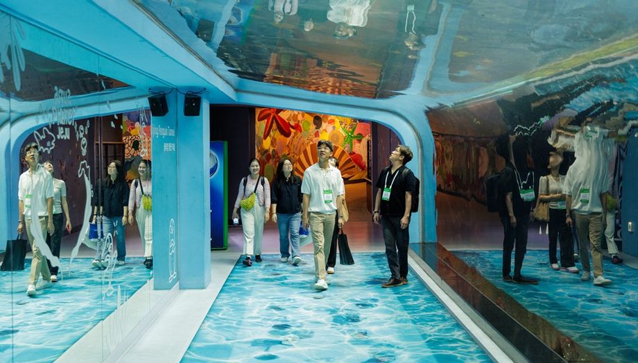 Delegates enjoying Aqua Planet Jeju during the welcome reception.