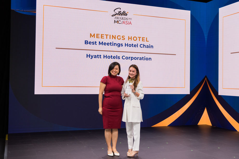 Northstar Travel Group’s Xinyi Liang-Pholsena [left] with Ivy Lim [right] who accepted Hyatt Hotels Coporation’s award for Best Meetings Hotel Chain.