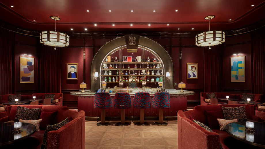 Residential-style spaces such as Bard’s Bar, located within the Hampton Court at Londoner Grand, offer a more relaxed setting for VIP networking, executive discussions and informal meetings.
