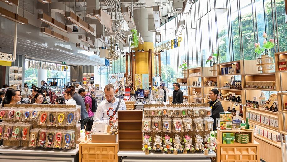 Between meetings, delegates can browse contemporary Thai souvenirs and lifestyle products at Sarapad Thai, a curated retail concept showcasing homegrown creativity and craftsmanship.