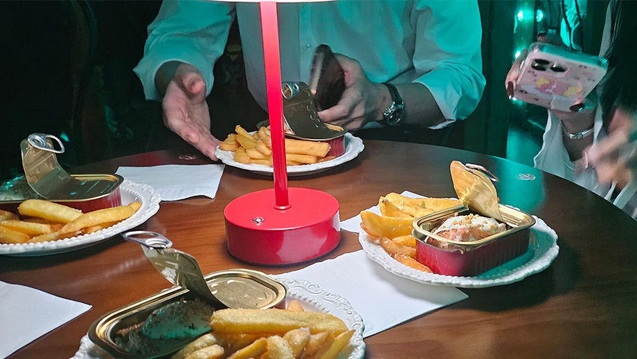 Themed dishes creatively woven into immersive tales.