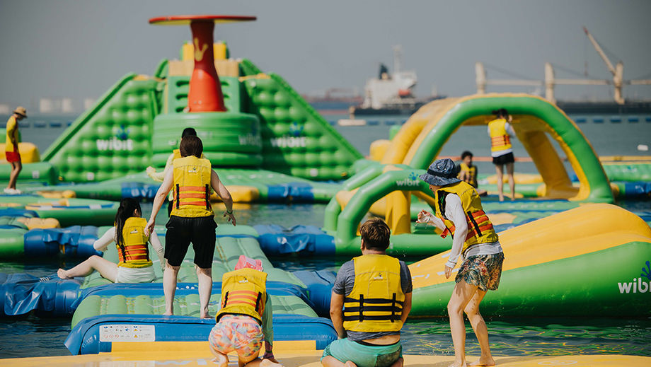 Delegates of Amway Japan Leadership Seminar 2025 bonded over the inflatable obstacle course on water at HydroDash on Sentosa’s Palawan Beach. Credit: Amway Japan