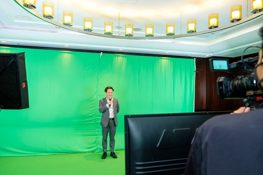 Carlton Hotel Singapore’s Green Screen Package offers full multimedia production facilities for pre-recorded or livestream events.