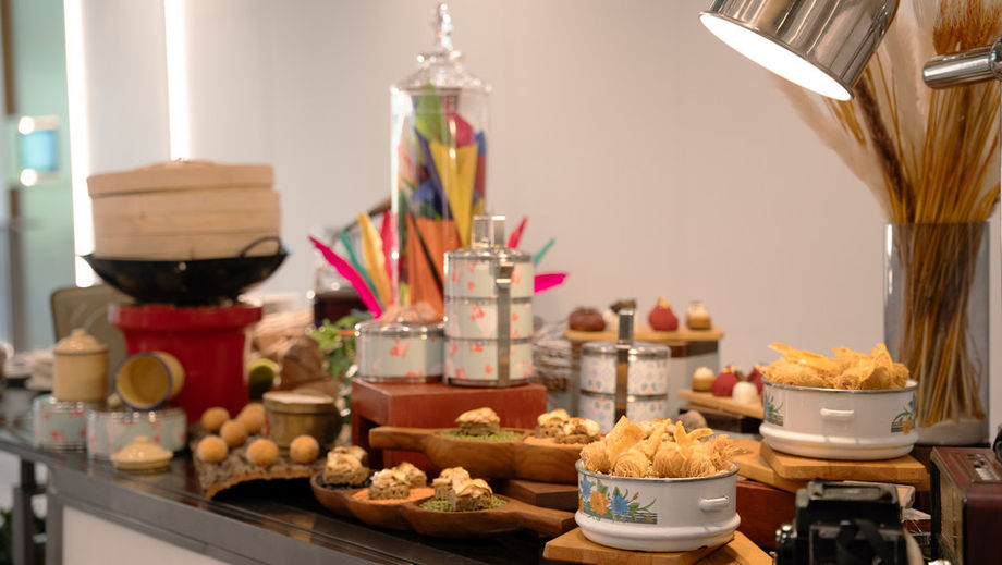Inject a local twist into your events with heritage-themed treats or a Singapore Sling cocktail evening at Crossroads Bar.