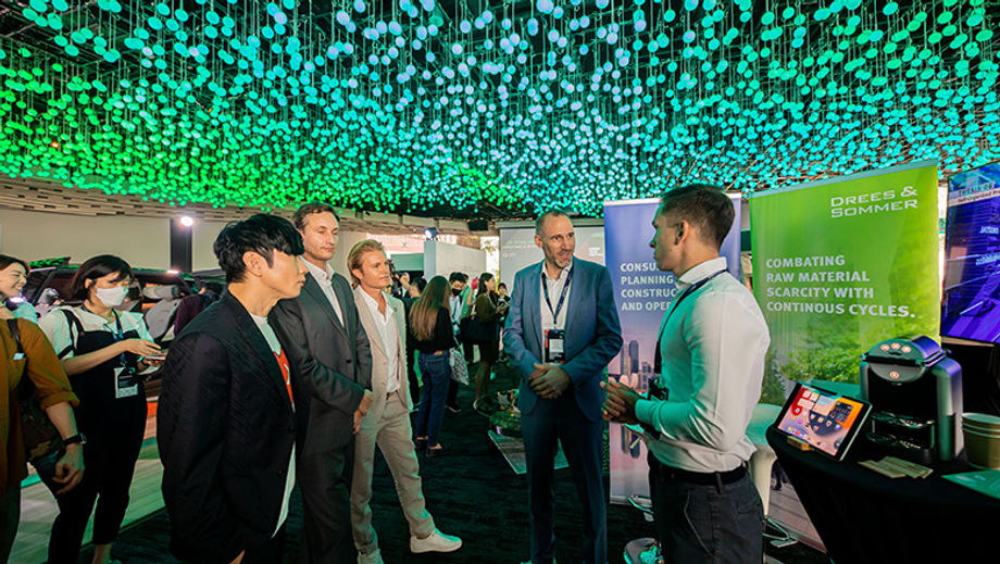 The GREENTECH FESTIVAL was a hotbed of discussion on the future of sustainability with guest speakers Singaporean pop star JJ Lin (leftmost) and former F1 world champion Nico Rosberg (third from left) in attendance.