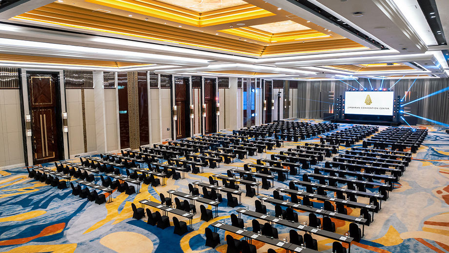 With an expansive space of 2,380sqm, the Imperial Grand Ballroom can accommodate up to 2,000 people.