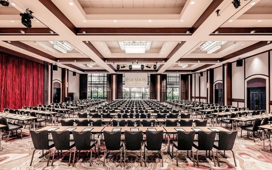 The Merchant Court Ballroom accommodates up to 580 guests theatre-style, or 500 guests for sit-down banquets.