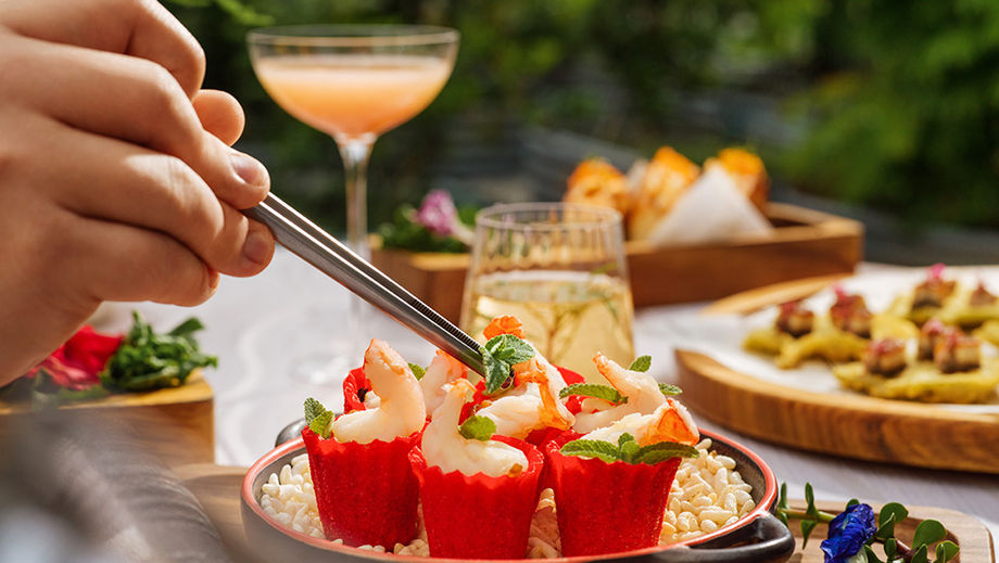 Chefs at PARKROYAL COLLECTION Marina Bay, Singapore have combined sustainability and creativity into exquisitely tasty dishes.