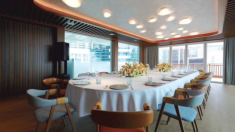 Natural light has been proven to boost wellness and productivity – the PRESIDEN social venue features ample natural daylight and stunning views of the harbour.