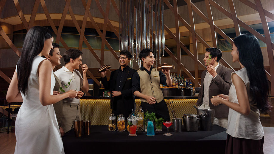 A midday cocktail-making workshop serves as a creative break as well as an opportunity to network at PARKROYAL COLLECTION Marina Bay, Singapore.