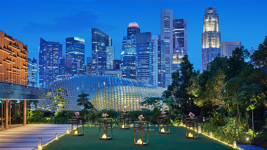 Outdoor cocktail receptions take place against a backdrop of glittering city lights at PARKROYAL COLLECTION Marina Bay, Singapore.