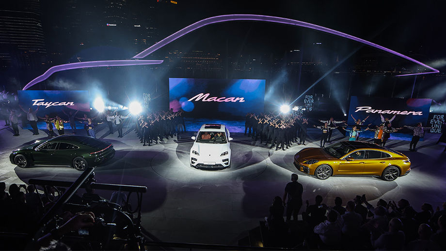With dancers and Marina Bay Sands’ water and light show putting on stunning performances, the Porsche Global Dealer Launch event pulled out all the stops.
