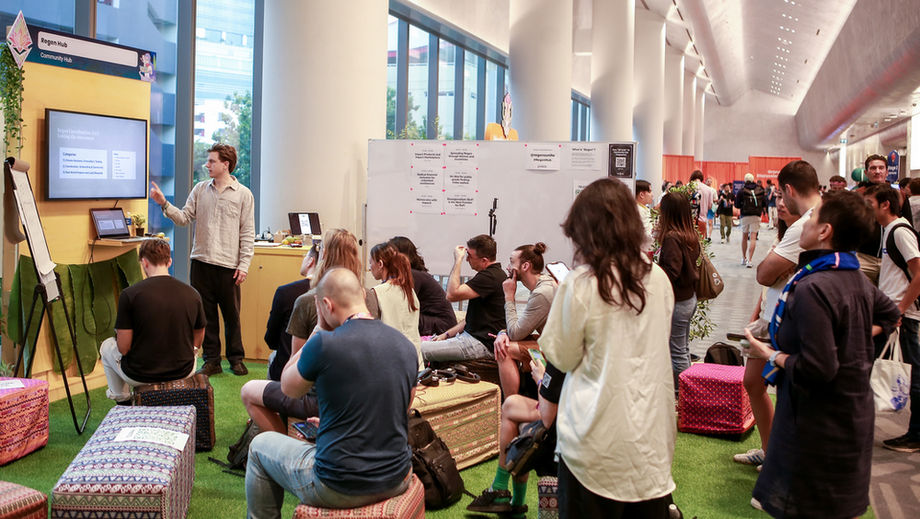 QSNCC transformed into a dynamic canvas of creativity, hosting diverse experiences ranging from keynote speeches to conferences across its ballrooms, lounges, and break-out rooms.