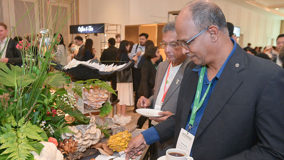At GSTC2024, sustainable dining was showcased through plant-based food options, local sourcing of ingredients, and innovative touches such as upcycling fresh plant clippings from across Sentosa as floral displays at the conference to reduce environmental impact.