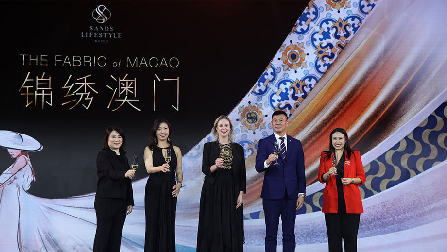 Sheraton Grand Macao and The St. Regis Macao’s Joanne Jiang; Sands China’s Crystal Chan Busch, Stephanie Tanpure, and Teddy Chan; and Marina Bay Sands’ Mandy Yao made a toast to celebrate the launch of the Asia-wide roadshow series ‘The Fabric of Macao’.
