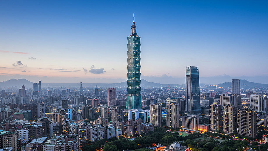 The competitiveness of a business event destination now extends beyond venues and transport infrastructure. It also depends on whether a city can support multi-venue programmes, complex agendas, and the needs of international participants. The image shows Taipei’s cityscape.