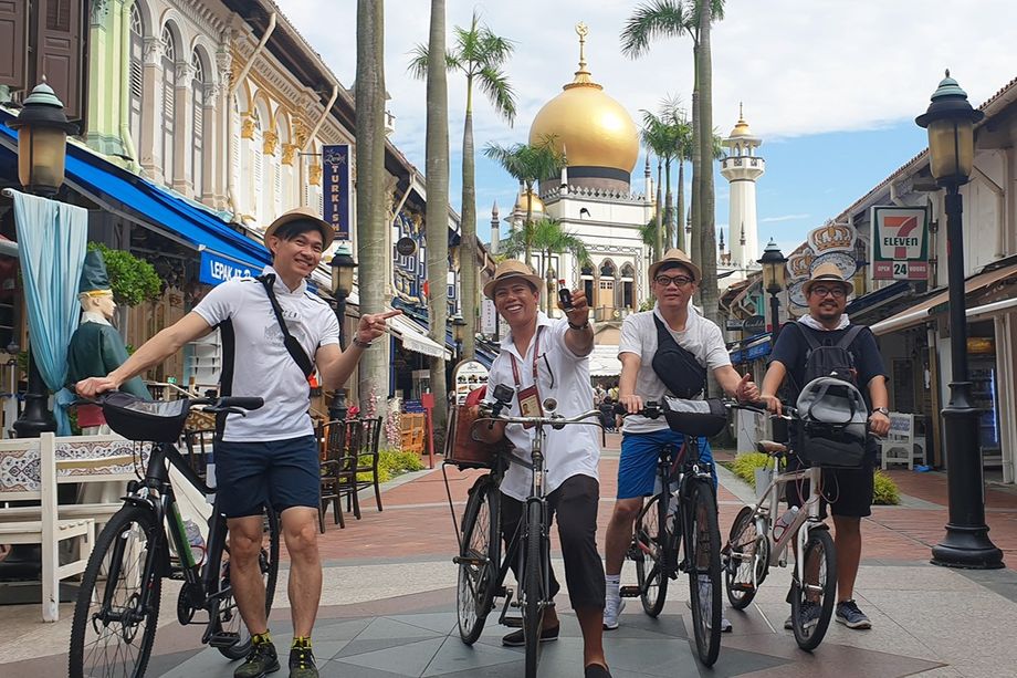 Let’s Go Tours takes participants on bikes through the theatrical tour Trail of Tan Ah Huat to peer into the history of Singapore as the tour guide takes on a fictional role of a time traveller from the 1920s.