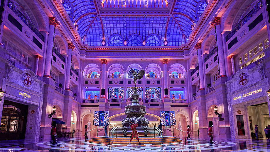 The Changing of the Guard ceremony is a sight to behold at the Londoner Macao, where guests marvel at jaw-dropping displays of British pageantry.