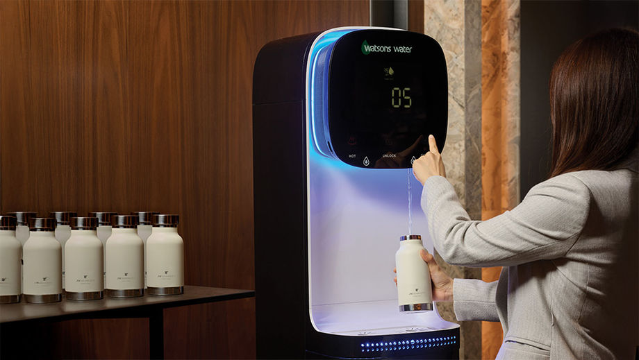 Meetings attendees at JW Marriott Hotel Hong Kong are given reusable water bottles that they can fill from water dispensers placed throughout the property.