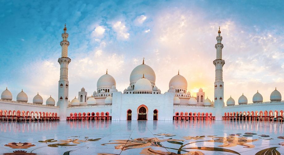 Abu Dhabi is an enticing destination for business events, boasting world-class infrastructure, iconic hotels, cultural gems like the Sheikh Zayed Grand Mosque, Yas Island attractions, and safety, supported by government commitment.