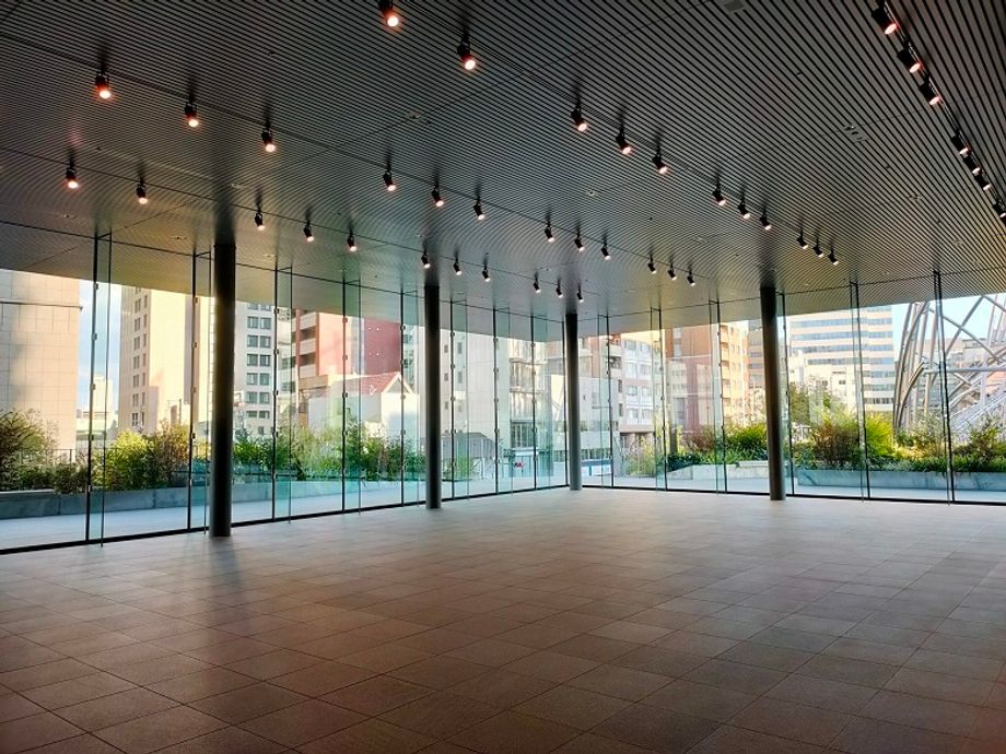 The museum’s 2F Multipurpose Space features floor-to-ceiling windows.