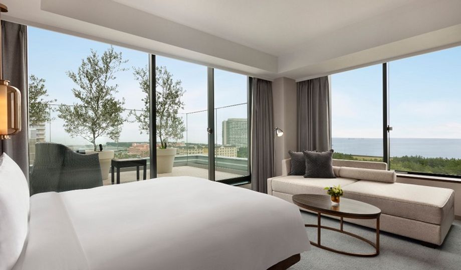 Hyatt Regency Tokyo Bay's Terrace King Guestroom.