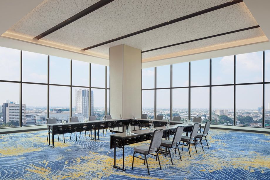 Meeting spaces with skyline views at Four Points by Sheraton Bekasi.