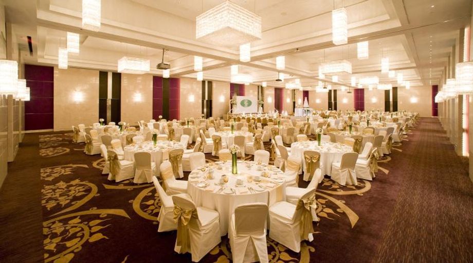 The 242-sqm World Ballroom C at Centara Grand & Bangkok Convention Centre at CentralWorld hosts 300 pax.
