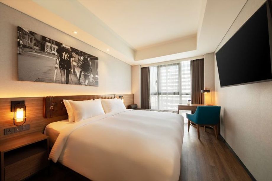 Fully equipped with Internet of Things (IoT), all guest rooms can be controlled by guests’ own smart devices, while Chromecast and Bluetooth speakers enhance the digital experience.