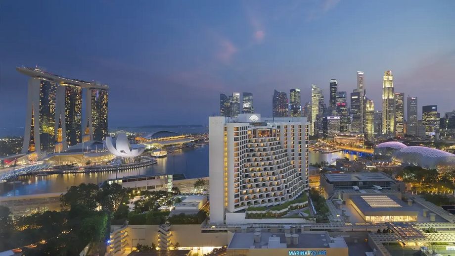 Mandarin Oriental, Singapore overlooks the iconic Marina Bay.