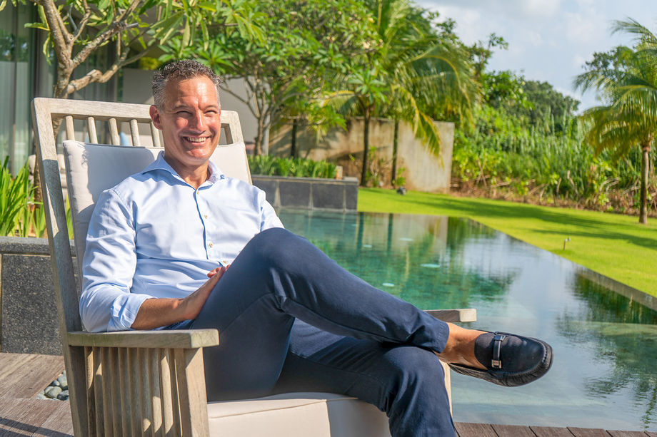 Torsten Richter 拥有 30 年的酒店业经验,被任命为安纳塔拉迪沙鲁海岸度假村及别墅的总经理以及印度尼西亚和马来西亚区域总经理。 Torsten Richter 拥有 30 年的酒店业经验,被任命为安纳塔拉迪沙鲁海岸度假村及别墅的总经理以及印度尼西亚和马来西亚区域总经理。