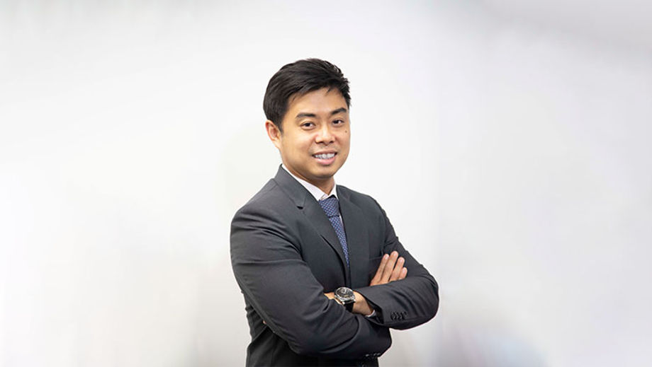 Dr Low_Photo 1