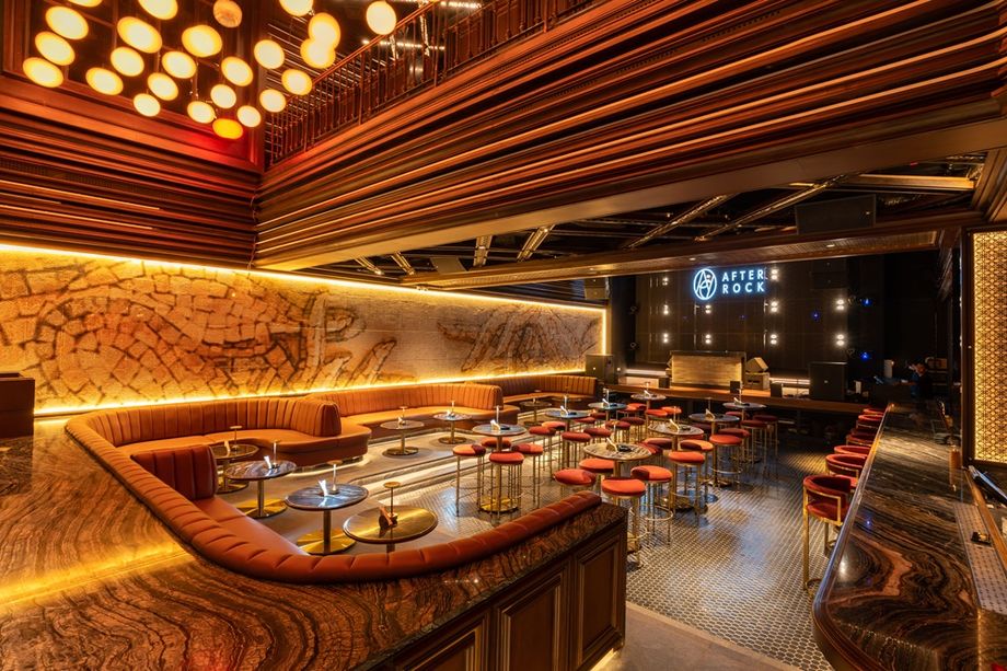 After Rock’s ground floor stage area can accommodate 130 guests, and features an elegant VIP Room that hosts up to 35 guests.