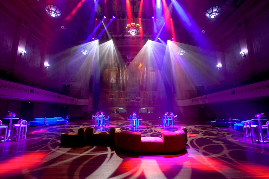 Melbourne Town Hall’s Main Hall features sweeping ceilings and chandeliers.