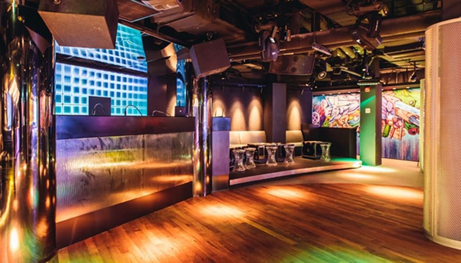 Phuture features 10 dynamic lighting fixtures, three LED panels, and a portable projection system for presentations and events.