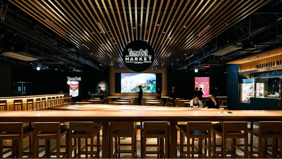 The 3,000 sqm Time Out Market Osaka showcases the best of the Kansai region’s top culinary talents through a curated selection of 17 kitchens and two bars.