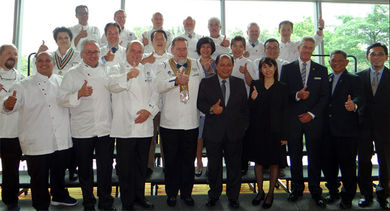 WACS chefs gathered for a photo with CEO of MyCEB, Datuk Zulkefli Hj. Sharif, at the centre.